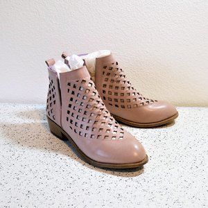 Journee Collection Kat Women's Ankle Boots, Size